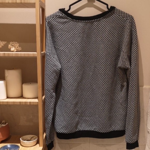 Sweater - Picture 1 of 1